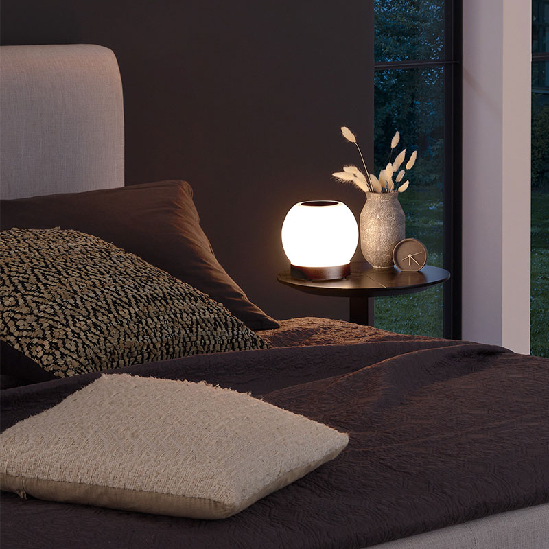 nastolna lampa s diemr poka