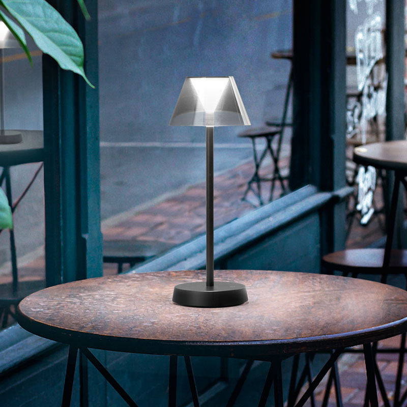 vlagozashtitena nastolna lampa lolita