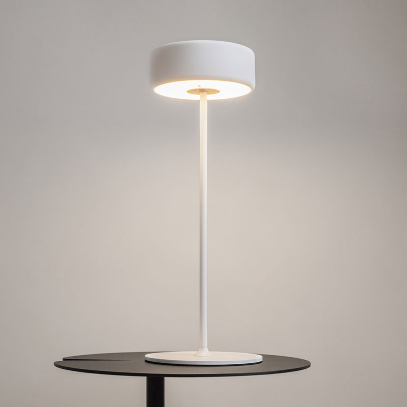 led nastolna lampa s baterii ai collaboration