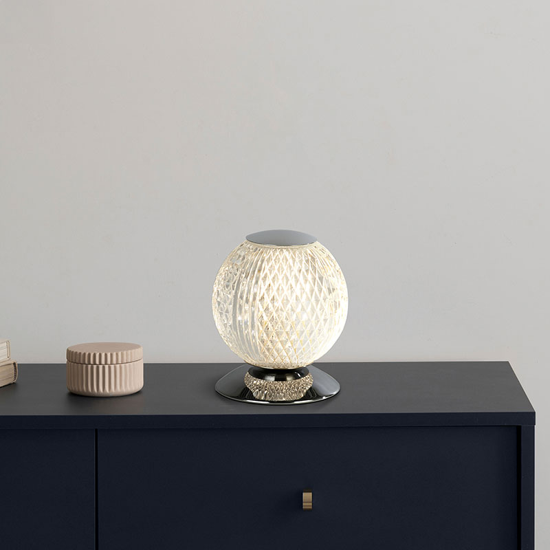 nastolna lampa hrom metal i akril allure