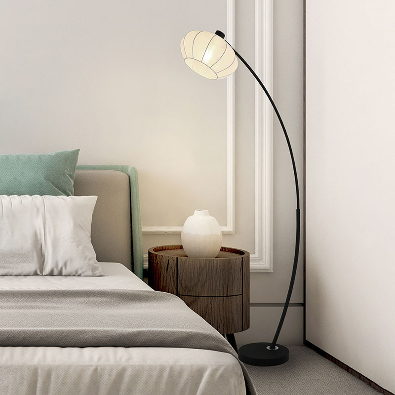 podova lampa cherna s tekstilen abajur radiant