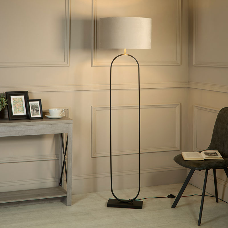 podova lampa s tekstilen abjur modish