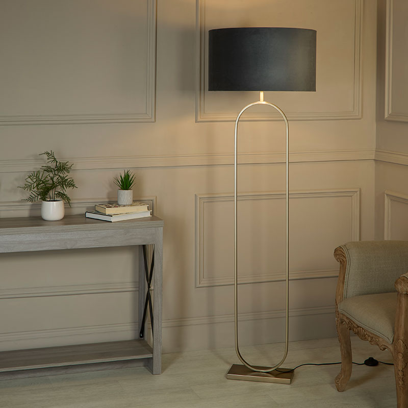 podova lampa s tekstilen tymnosiv abjur modish